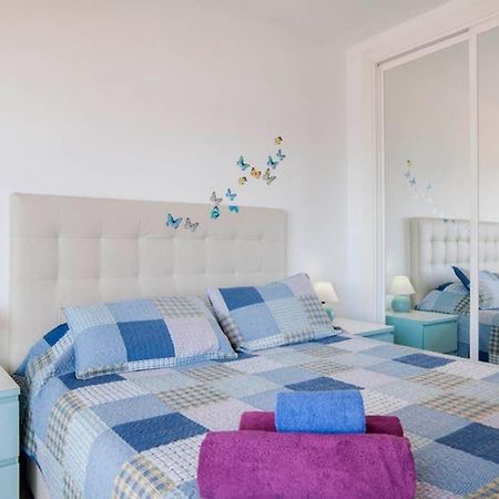 021 - Wonderful Beachfront Apartment With Stunning Sea Views Benalmádena Kültér fotó