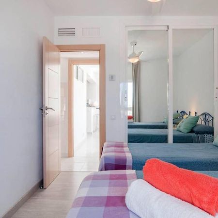 021 - Wonderful Beachfront Apartment With Stunning Sea Views Benalmádena Kültér fotó